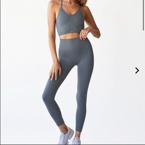 SET ACTIVE Sculptflex Leggings in Slate Size Medium